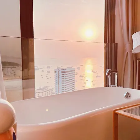 The Edge Sea View Holiday Inn New Pattaya Exterior photo