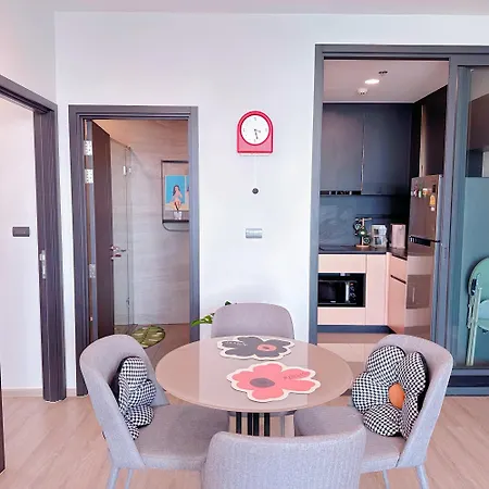 The Edge Sea View Holiday Inn New Pattaya Room photo