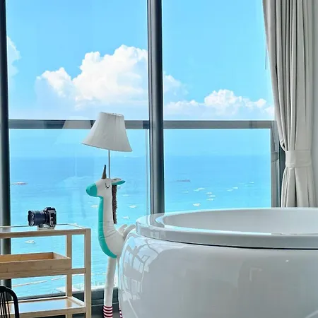 The Edge Sea View Holiday Inn New Pattaya Exterior photo